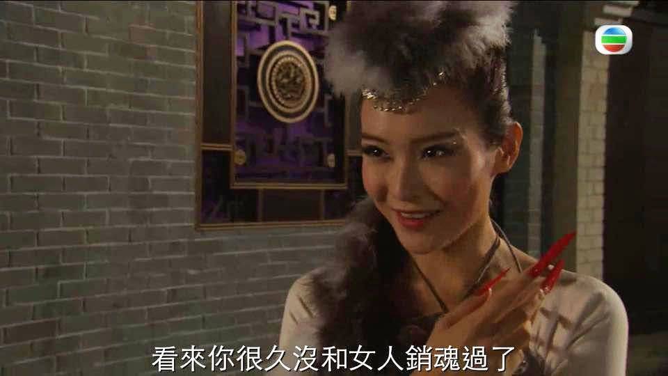 李佳芯 剛入參與劇集初時還沒有太多戲份，在《倩女喜相逢》中演九尾狐，導演有眼光，果然演姣精夠旺。