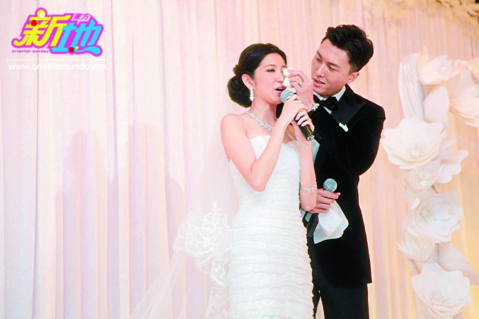 王浩信 騷肌 王浩信 二人在2011年11月11日光棍節成婚。