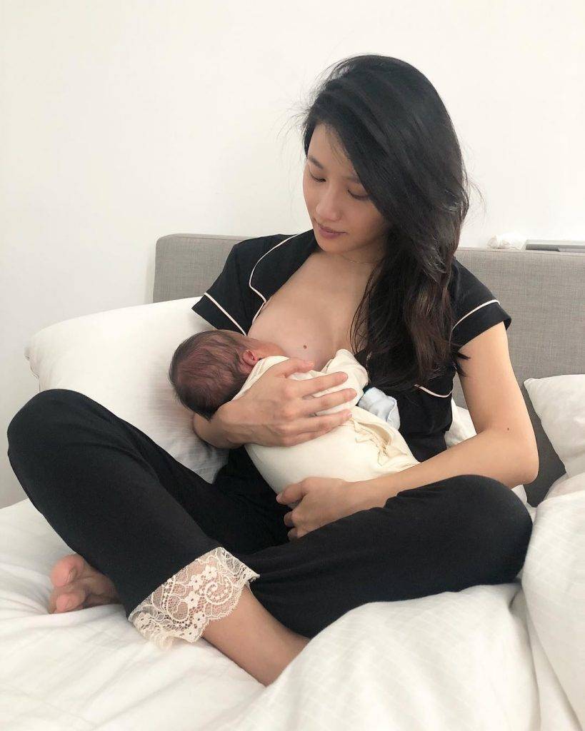 運動 Coffee今月中上載一張餵母乳相片，感覺非常溫馨，但卻引來不少網民抨擊。