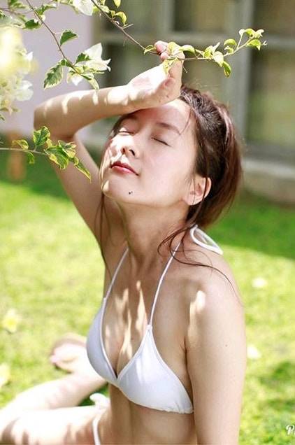 被譽為日本第一美女魔術師 26歲御寺雪索爆身材吸粉絲