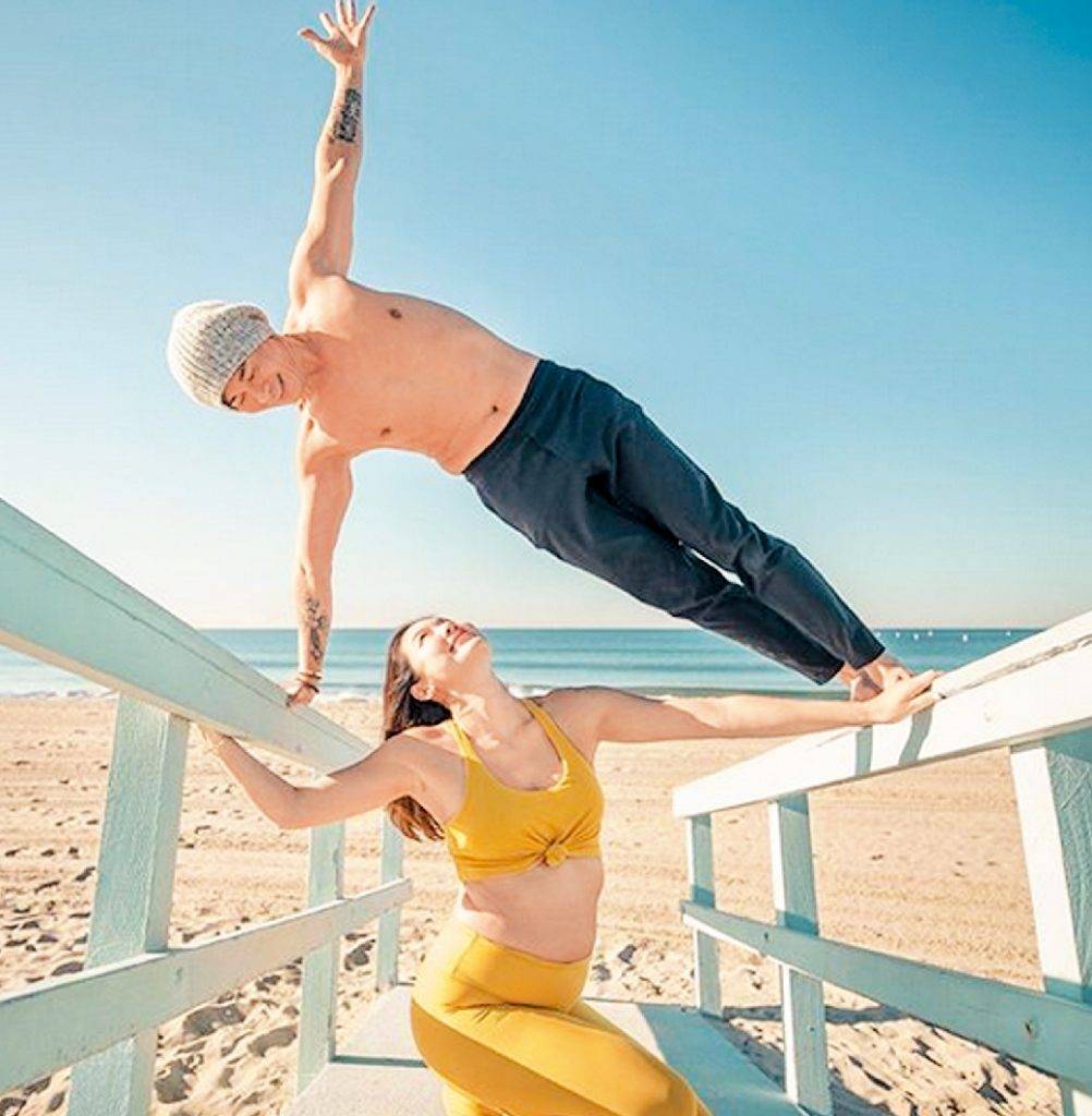 樂基兒 早前 Gaile與老公 Ian在美國影了一輯瑜伽孕照，同是瑜伽高手的老公身手亦非常敏捷。