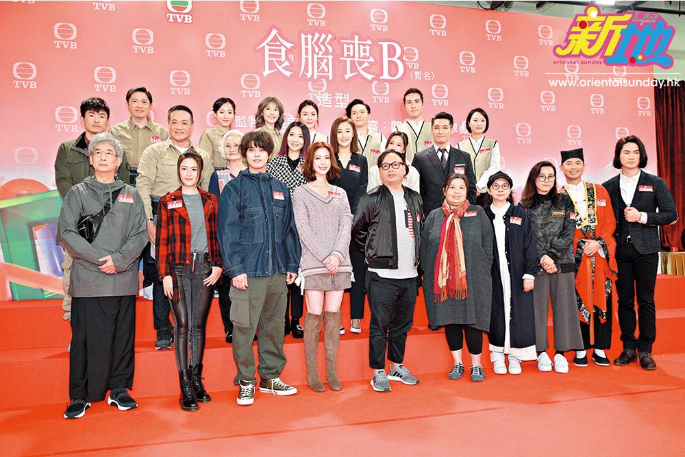 除了《姊妹淘》外，李君妍（後排左四）今個月內更有份拍攝《食腦喪b》，同劇有何廣沛、江嘉敏等。