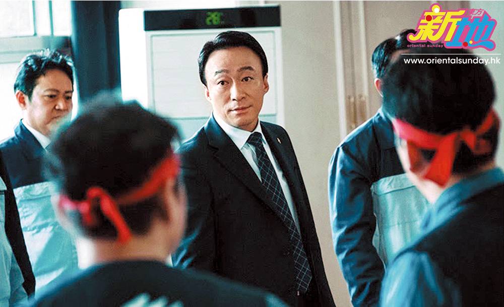  李聖旻劇中飾演金融委員長，是一個為了滿足自己野心而不擇手段的人物。