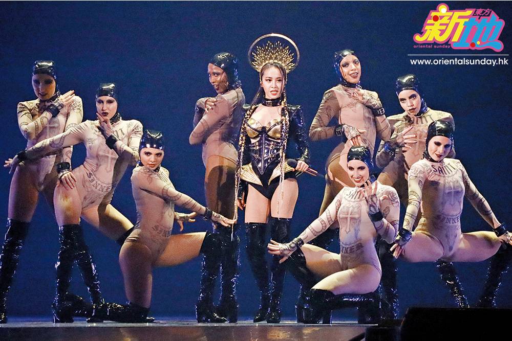 為籌備演唱會，Jolin飛去美國洛杉磯進行半個月的地獄式排舞，並請來當地十多名dancers為她在演唱會中伴舞，令不一樣的演唱會呈現觀眾眼前。
