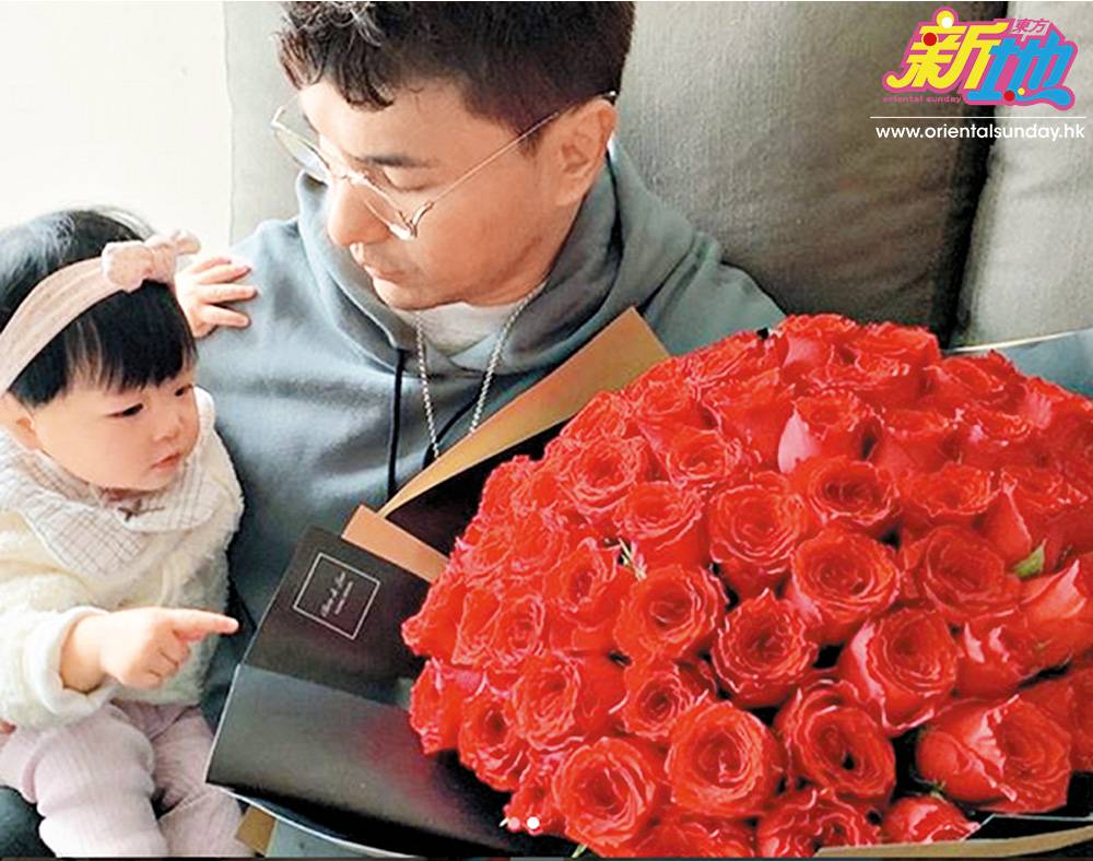  今年的2月14日情人節，陳展鵬送了 99支紅玫瑰給單文柔，不過就講明係今世老婆同前世情人(小豬比)共 享，一物二用。