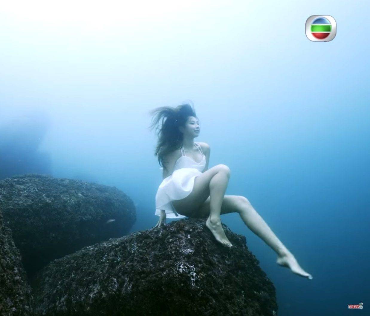  去年為無綫Amazing Summer拍攝徒手潛水片段，展現美態同時大曬潛水絕技。