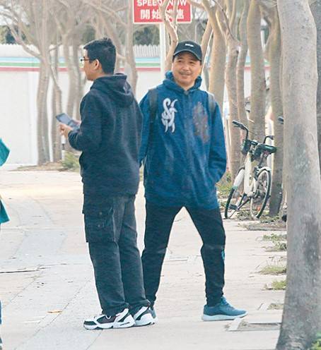 55歲古明華離巢無綫見步行步  有老婆撐「安心上路」
