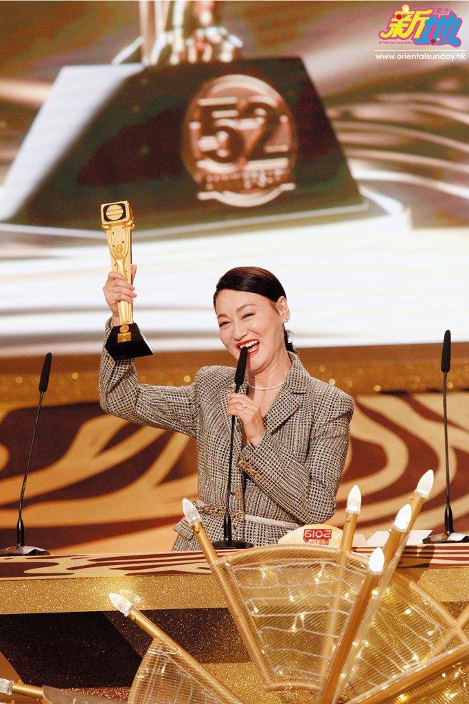  今年一月惠英紅憑《鐵探》奪無綫《萬千星輝頒獎典禮》「最佳女主角」，成為第二位同時奪得影后及視后的大滿貫女星。