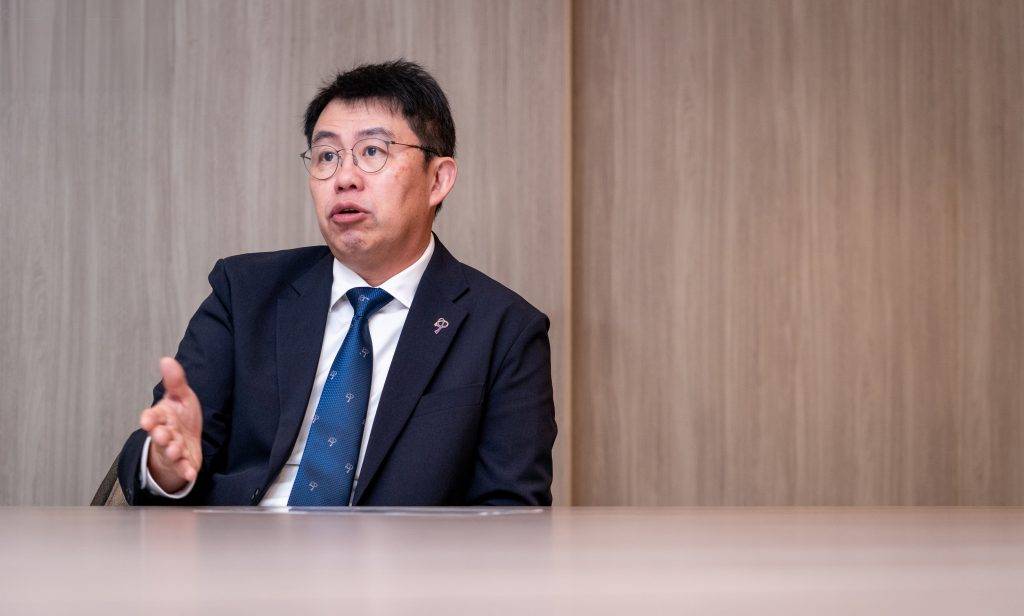 鍾健禮 鍾健禮醫生接受《日日健康》專訪,細說從住唐樓的草根學生,到成為掌管中大醫院的行政總裁的人生旅程。(圖片來源:馮凱宜攝)