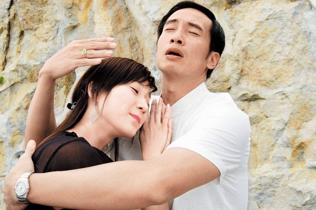  一直是梅小青及其老公劉家豪愛將的鍾嘉欣，07年演出《溏心風暴》常在心一角爆紅。