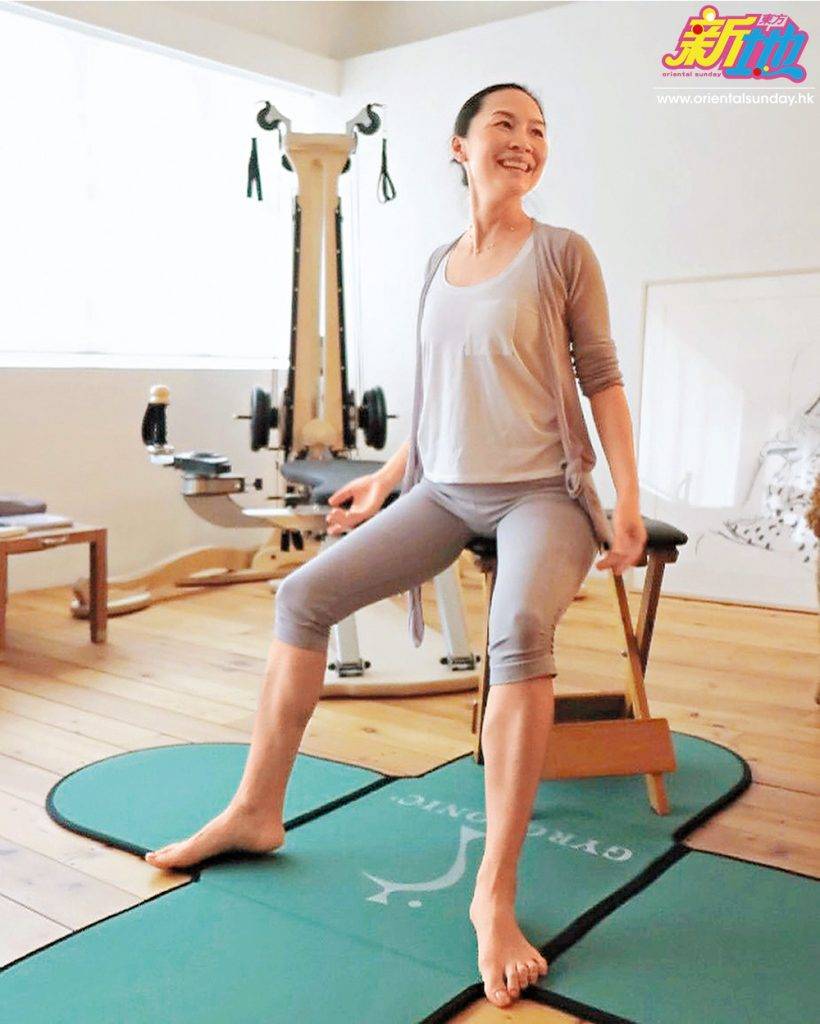  彭羚在家勤做運動正是現時外國好流行的Gyrokinesis運動（又稱禪柔運動）及Gyrotonic運動（又稱脊椎螺旋運動），她把專用的健身機放在私人健身房，仍有很闊落的活動空間。