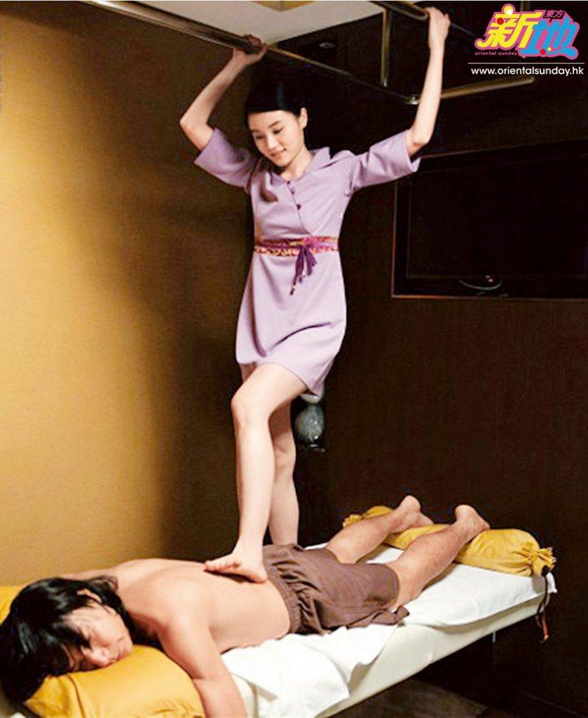  陳穎欣前年在電影《 向西聞記 》中飾演一名「 骨妹 」，為李尚正踩背，她笑言：「 嗰次係我第一次做骨妹，但我自己都係骨精，經常會去按摩，開拍前我都有去向按摩姐姐取經。」