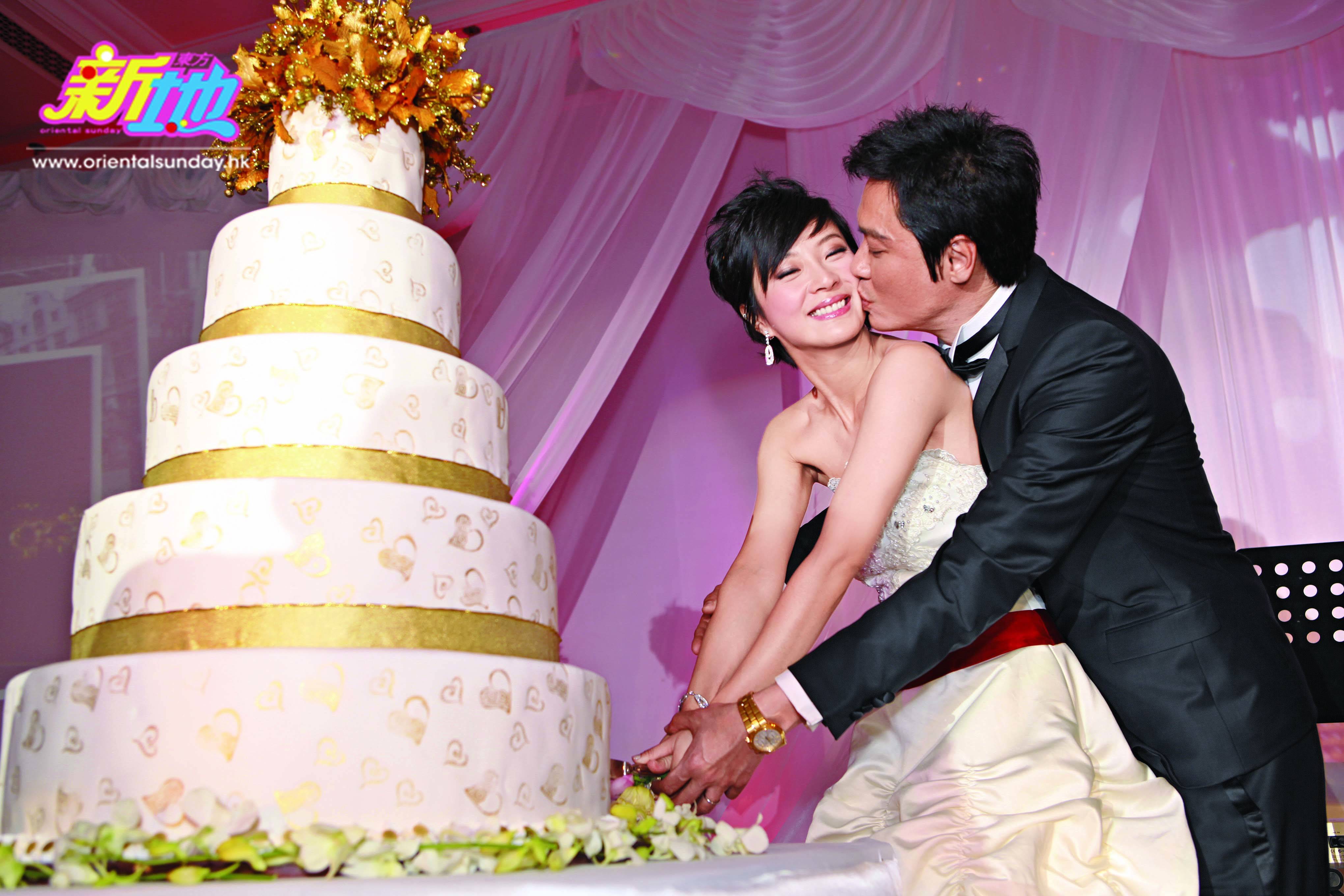羅嘉良同前妻方敏儀拍拖16年，於1998年正式結婚，並育有一子羅裕珹（1999年出生），但在2007年分居，翌年離婚。2009年1月30日與內地演員蘇岩在北京訂婚，並已與蘇岩在2009年9月9日登記結婚。