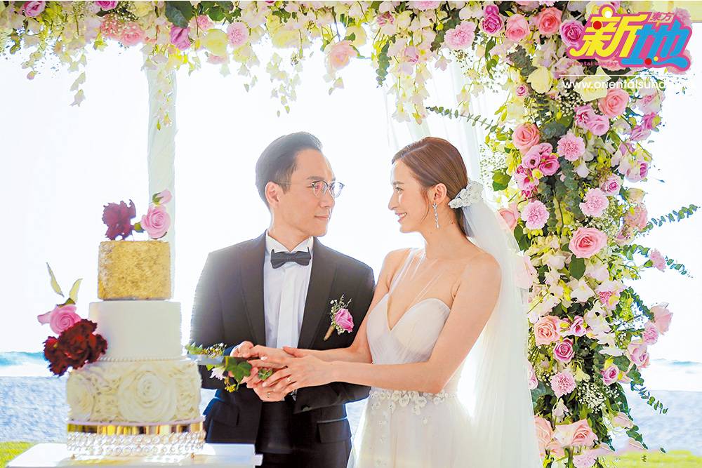 釣金龜成功的沈卓盈，去年嫁給從事內衣生意的富商 Calvin，二人在泰國舉行婚禮