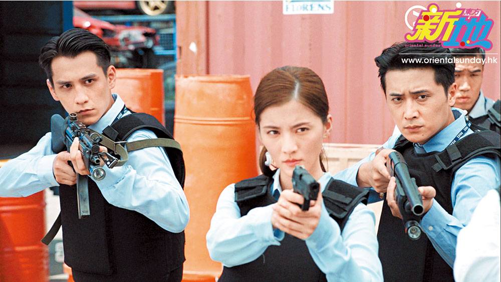  飾演緝毒警察的吳千語首次揸真槍，表現有板有眼。
