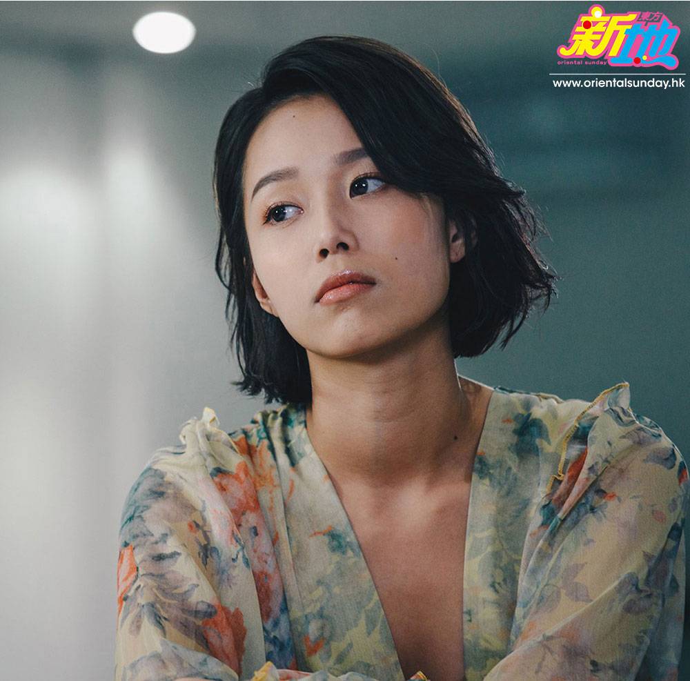 Mandy 劉悅在新劇《地產仔》中扮演地產公司的得力秘書。
