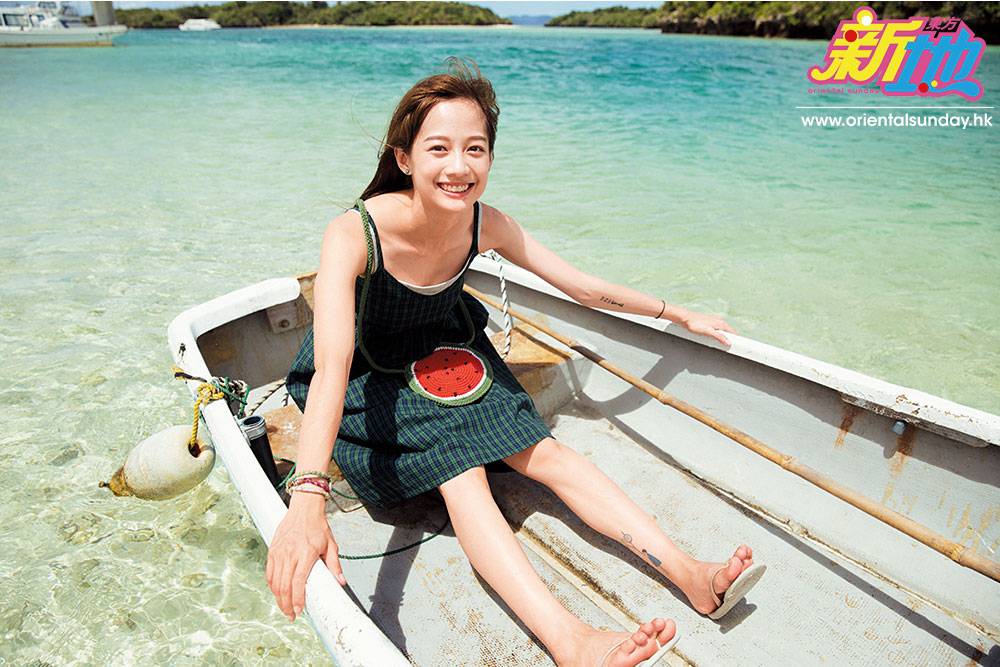 簡嫚書曾在2015年推出旅遊寫真集 《小自由日》 ，為拍這本寫真集她專程飛到沖繩石垣島取景，大玩文青女神Feel。