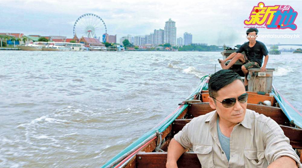  劇組遠赴泰國拍攝，首集就見卓Sir坐上小艇在泰國地標湄公河出場。