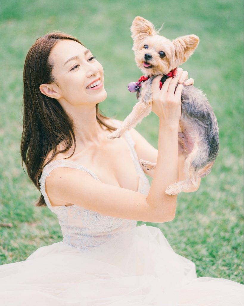 26歲黃嘉雯卸任在即狂晒性感照 愛心爆棚帶領養愛犬遊峇里