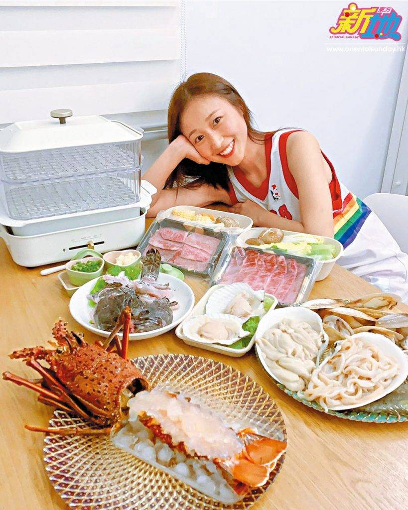 糖妹 疫下減少外出用餐，黃美棋經常買海鮮返屋企打邊爐，真係食龍蝦多過食飯。