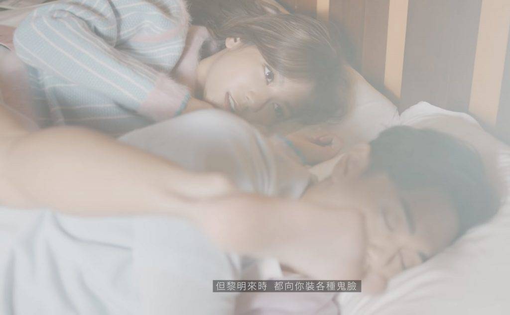 何雁詩搵未婚夫鄭俊弘擔任新歌〈基本愛情套路〉的男主角，在MV將平時甜到漏的畫面一一呈現觀眾眼前。