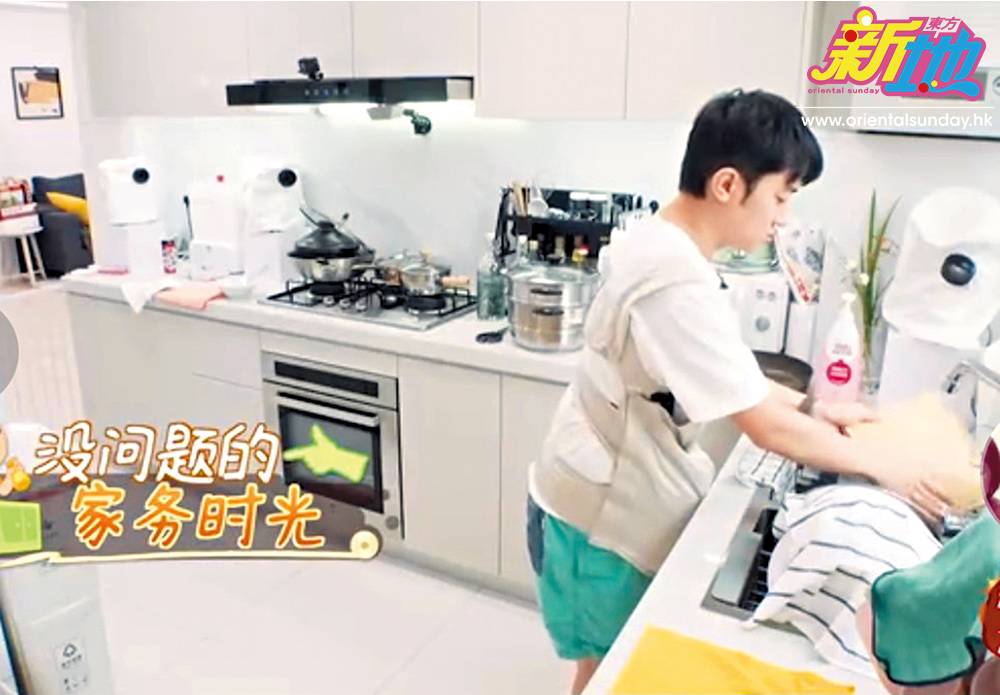  開放式廚房本來就是為愛下廚的太太李亞男而設，不過節目內祖藍為妻女下廚，卻顯得手忙腳亂！