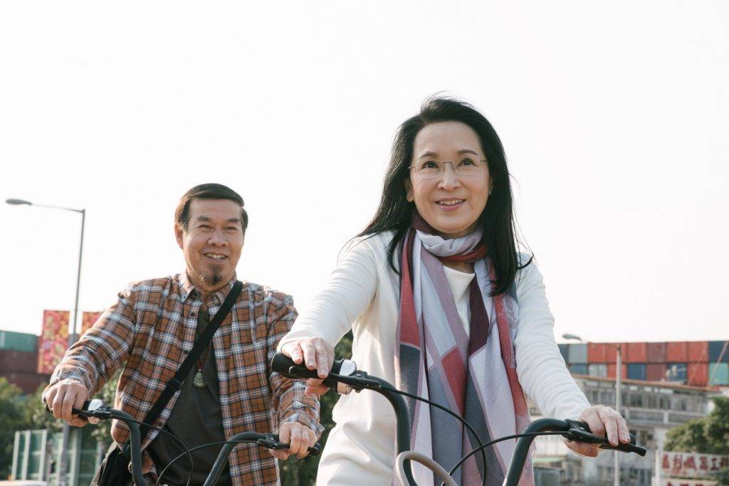 香港愛情故事 龔慈恩與白彪當年的拍拖活動就是踩單車，重修舊好後一於踩番夠本。