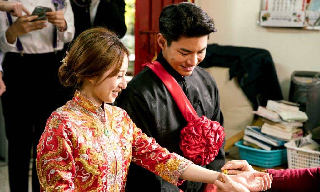  龔嘉欣在《香港愛情故事》飾演嫁給屋邨仔男友（羅天宇 飾）的貼地港女，角色討好。