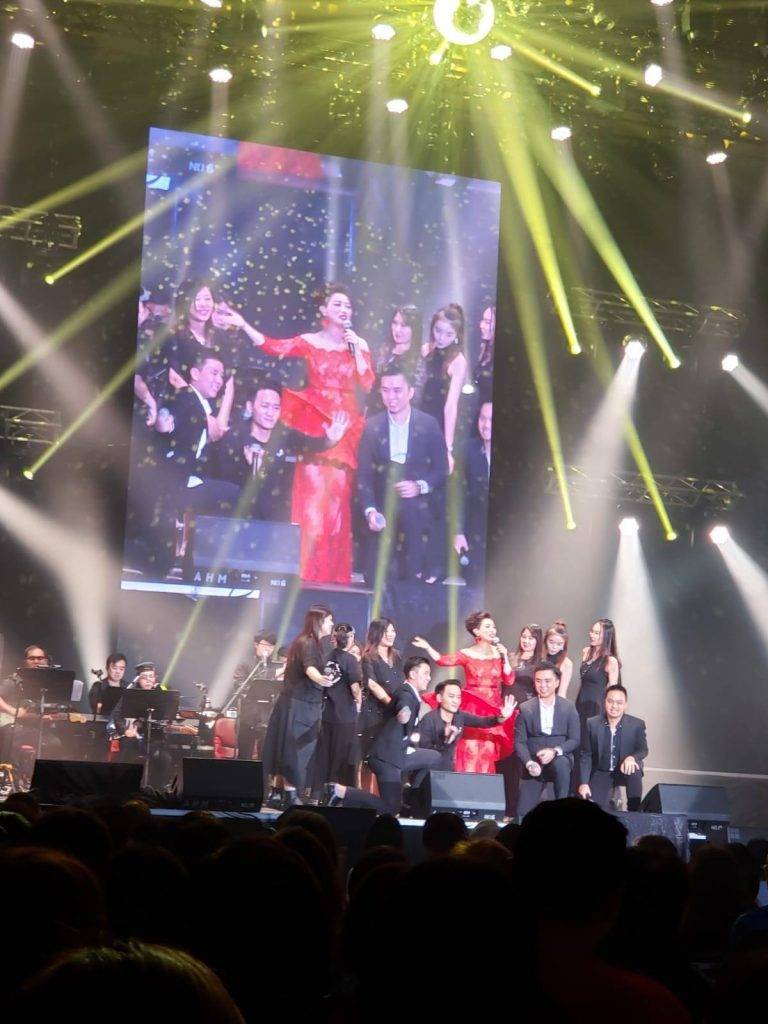 聲夢傳奇 文凱婷去年於麥潔文與江華的音樂會中，與師傅同台演出。
