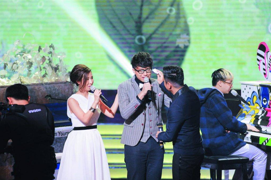 勁歌金曲頒獎典禮2020 當年坤哥攞完新人獎再攞金曲金獎，一時激動在台上爆喊。