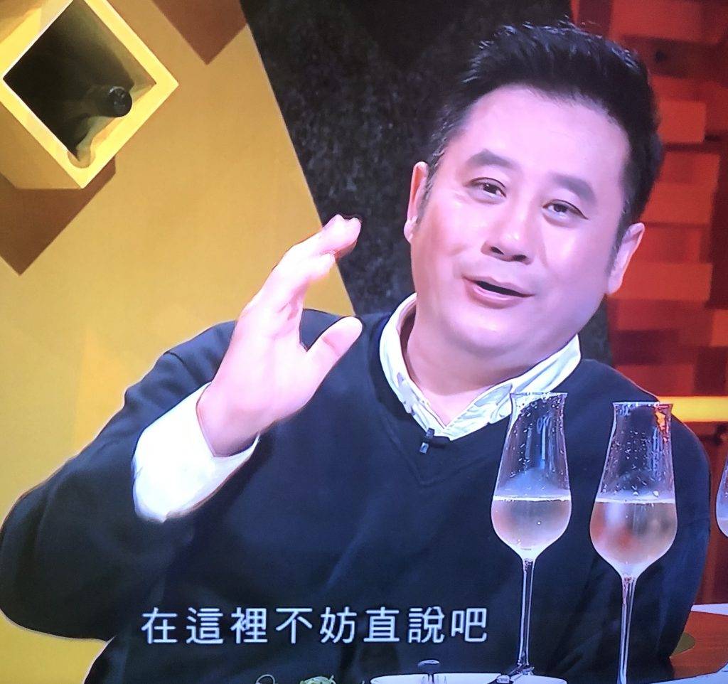麥包笑住對鏡頭話喺ViuTV台唔怕爆TVB時嘅事。