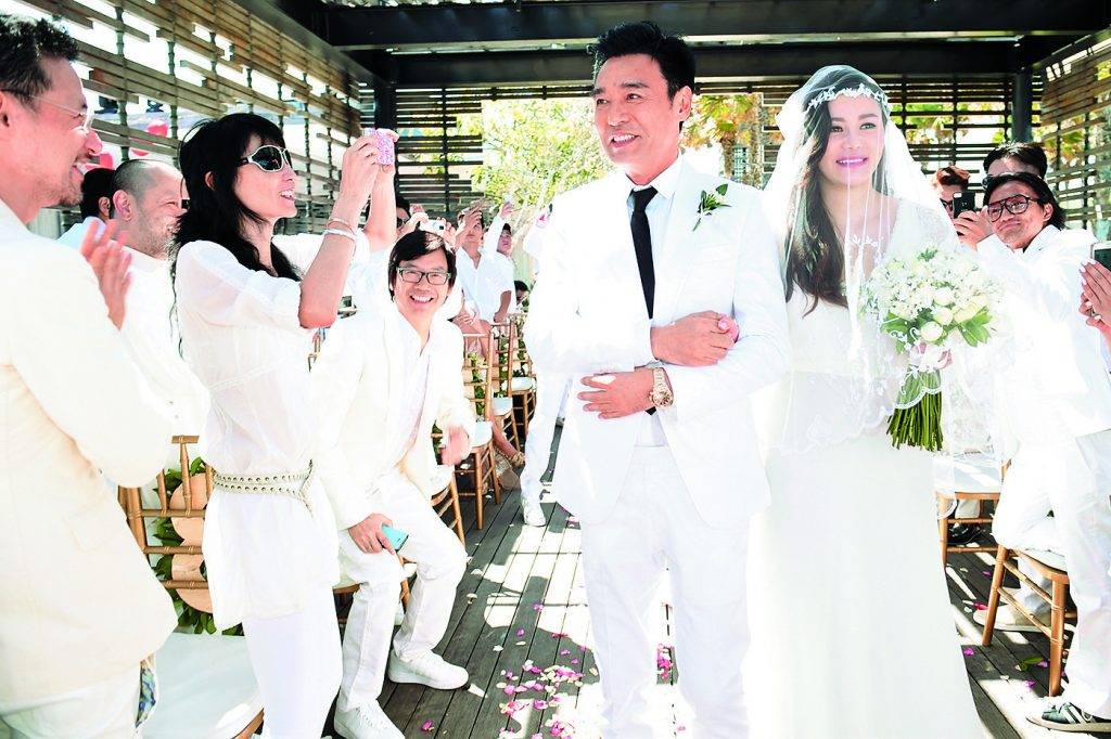 同阿B鍾鎮濤非常老友的張曼玉，14年阿B同范姜在印尼峇裏島舉行婚禮，她便專登飛到當地出席，玩新人更表現得非常興奮。