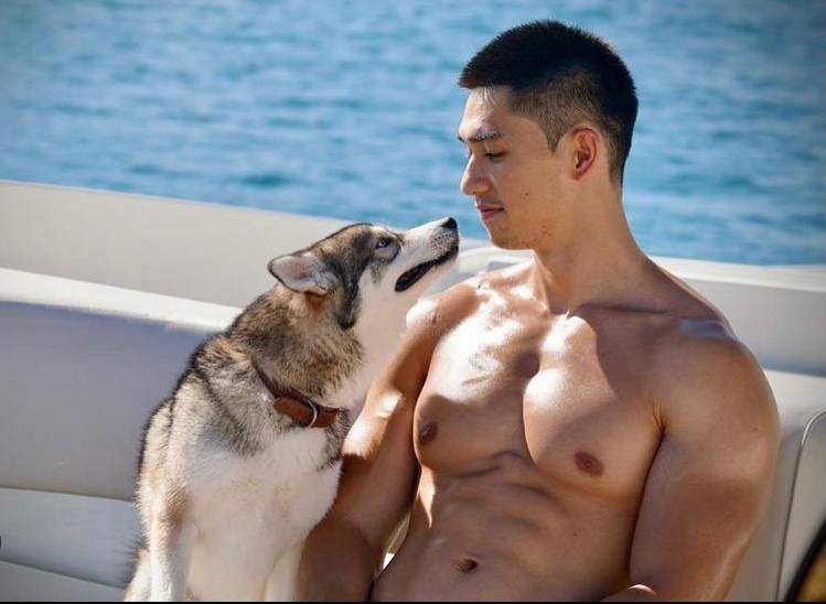 吳婉芳 身材健碩的Lynus原來是愛狗一族。