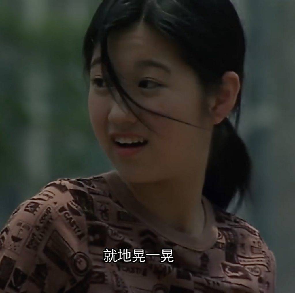 陳自瑤在電影《愛上我吧》跟男主角徐天佑因玩滑板而結識。