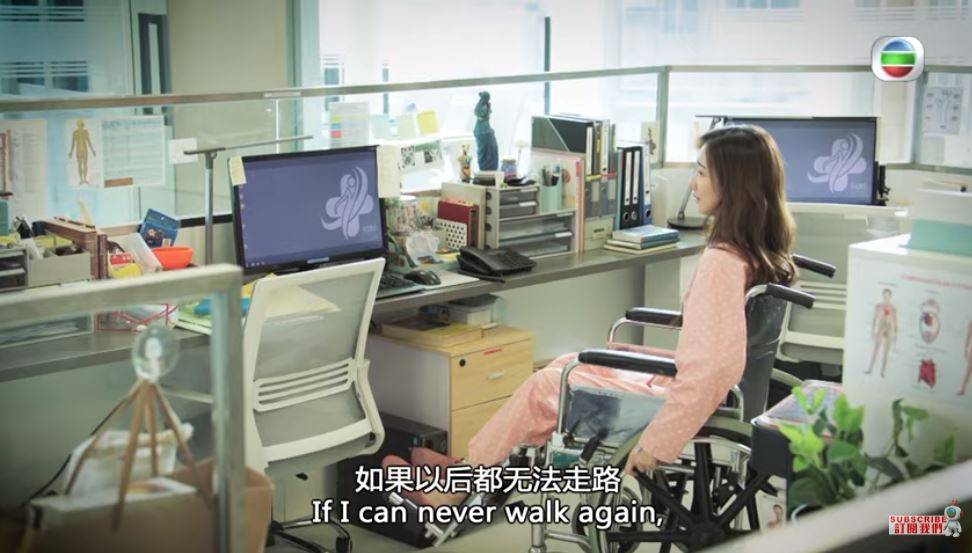 星空下的仁醫 預告片中何依婷要坐輪椅。