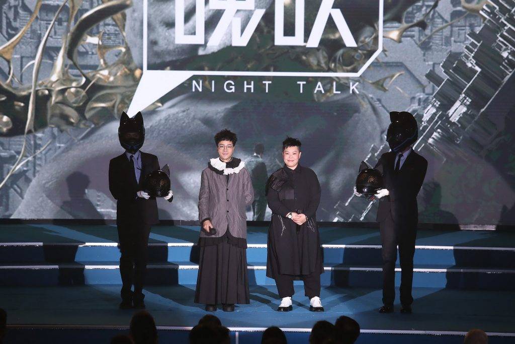 余迪偉和林二汶一起主持ViuTV《又要威又要戴頭盔》已超過6年，足有300多集，近日她卻倒戈為無綫《聲夢傳奇2》擔任導師。