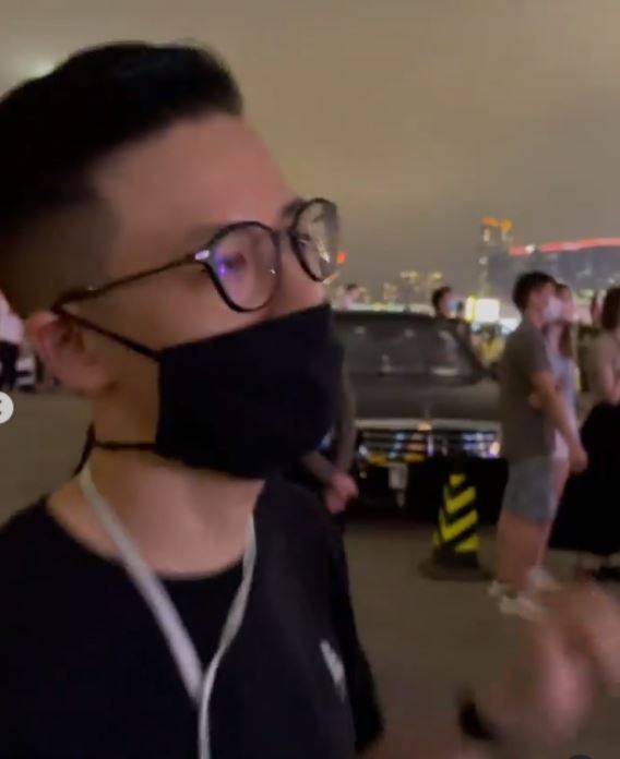 陳詩欣 陳詩欣在睇騷期間用手機拍下男友在現場手舞足蹈的短片。