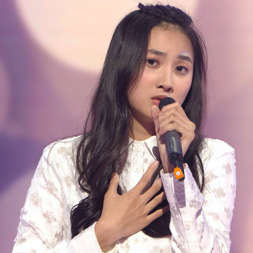 聲夢傳奇 14歲的鍾柔美（Yumi）是藍隊成員，上個回合她選唱容祖兒〈天窗〉，曾取得15分的成績。