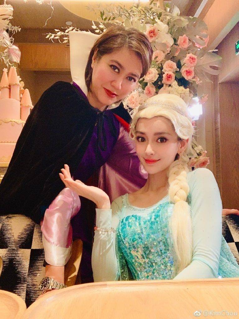 魔雪奇緣 Angelababy扮Elsa，經理人Kim扮Anna。