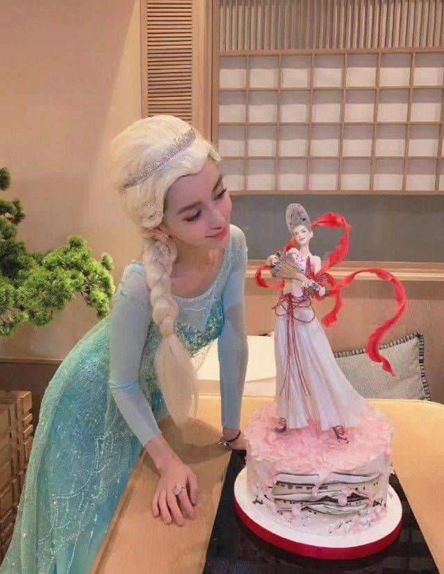魔雪奇緣 Angelababy前年生日扮Elsa，唔知今年又會扮咩﹗