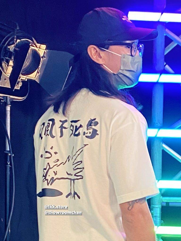 日前Mike導劉諾衡穿上印有「鳳凰不死鳥」Tee出席攝影座談會。