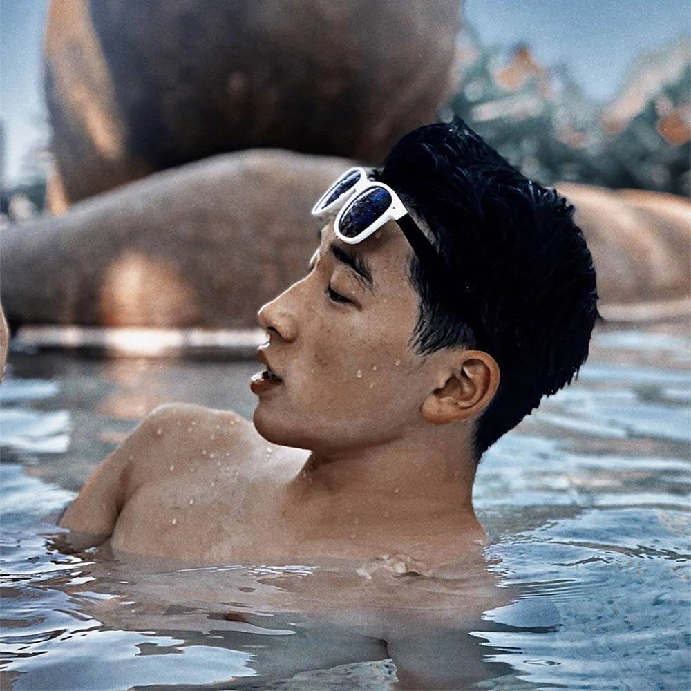龔慈恩仲曾經po過囝囝的泳照，睇得出有結實的胸肌！