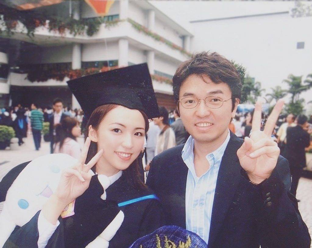 孫慧雪 孫慧雪在社交網post了一張畢業照，當年的孫爸爸樣貌相當年輕，完全不似雪雪的爸爸。