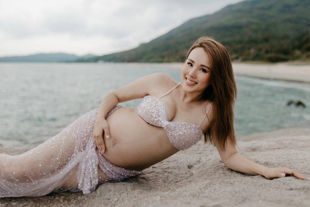 楊洛婷 楊洛婷化身成懷孕9個月的美人魚。