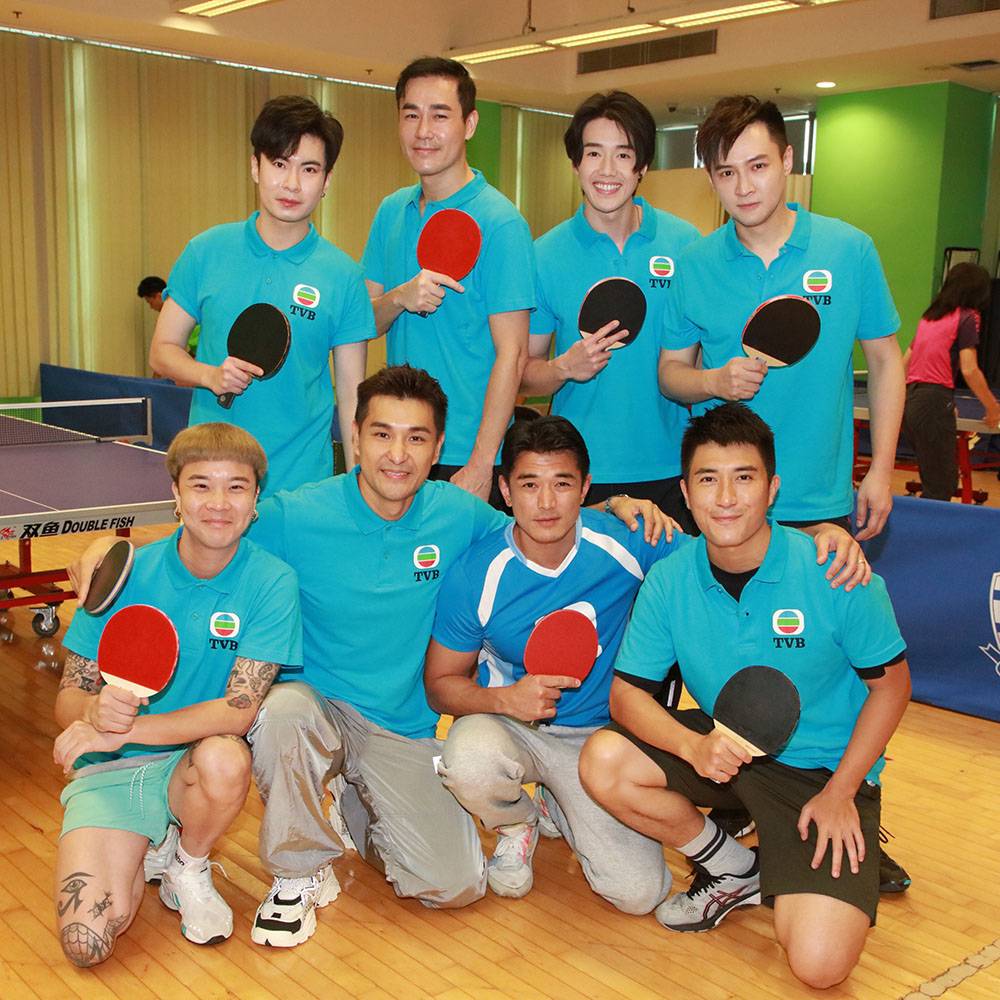 乒乓球賽「藍隊」男子組有（後排左起）朱樂洺、陳永昌、馬俊傑、朱匯林、（前排左起）唐嘉麟、陳展鵬、黃祥興、梁証嘉。（圖片來源：TVB）