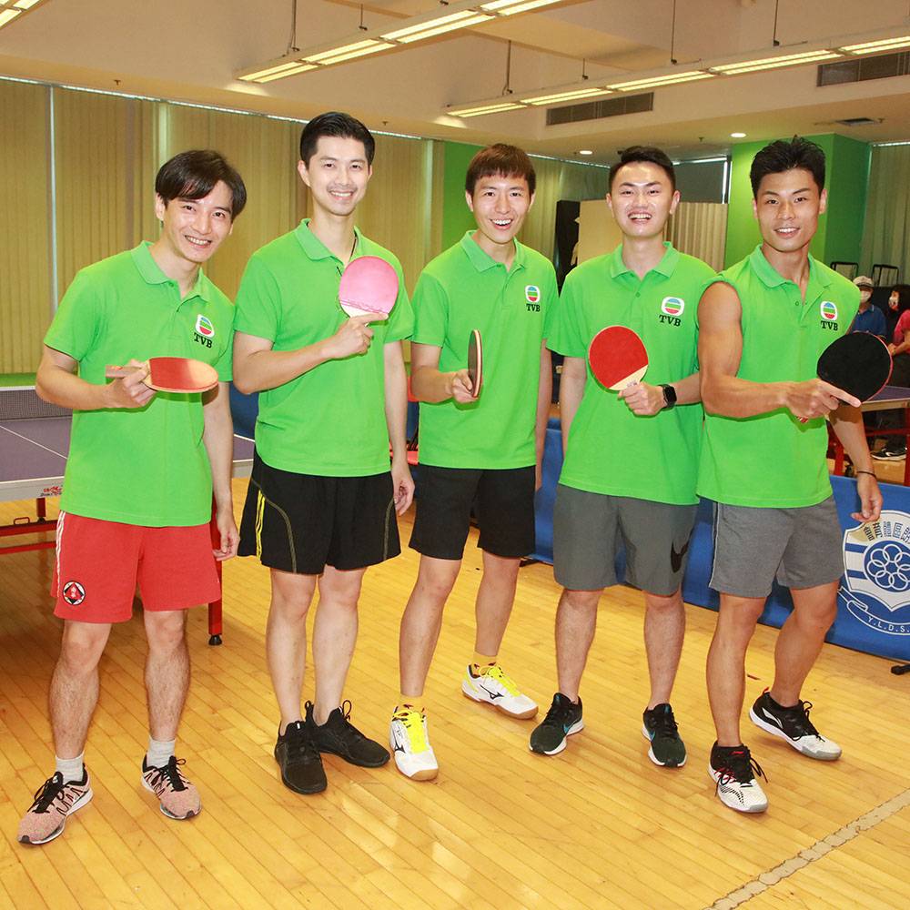明星運動會 「綠隊」乒乓球男子組隊員有左起）黃榮燊、黃潤成、招浩明、黎文傑、伍禮騫。