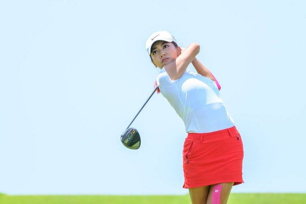 何雁詩是高爾夫球好手，曾代表香港出賽。