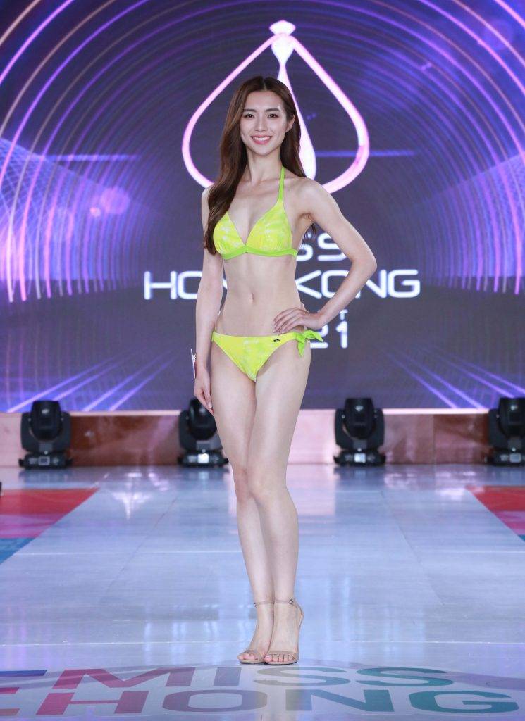 梁凱晴 (Carina Leung)，26歲，學歷：碩士畢業，身高：167cm, 體重48.5kg（圖片來源：香港小姐2021官方圖片）
