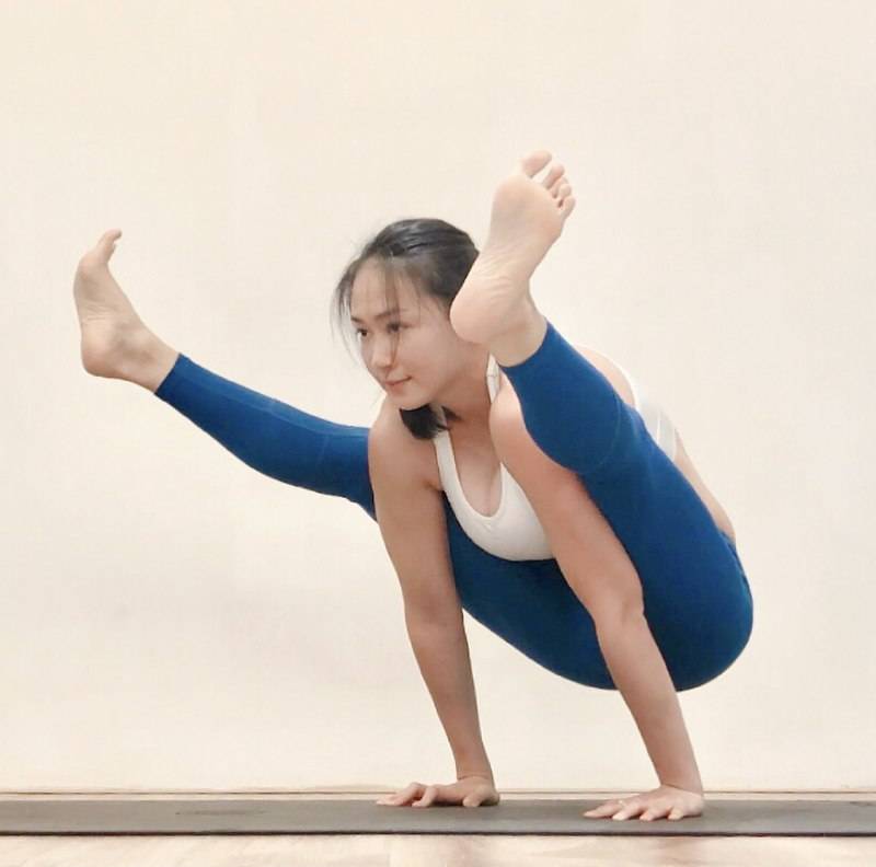 浸大E神 楊梓瑤現為一名瑜伽教練，在懷孕前輕易做出高難度動作﹗