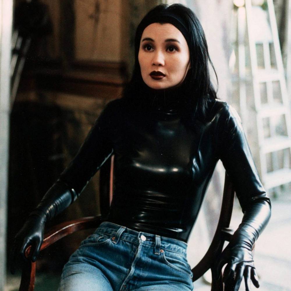 陳法拉 張曼玉在《女飛賊再現江湖》中經常穿著緊身黑衣，扮演戲中戲入面的女飛賊角色。